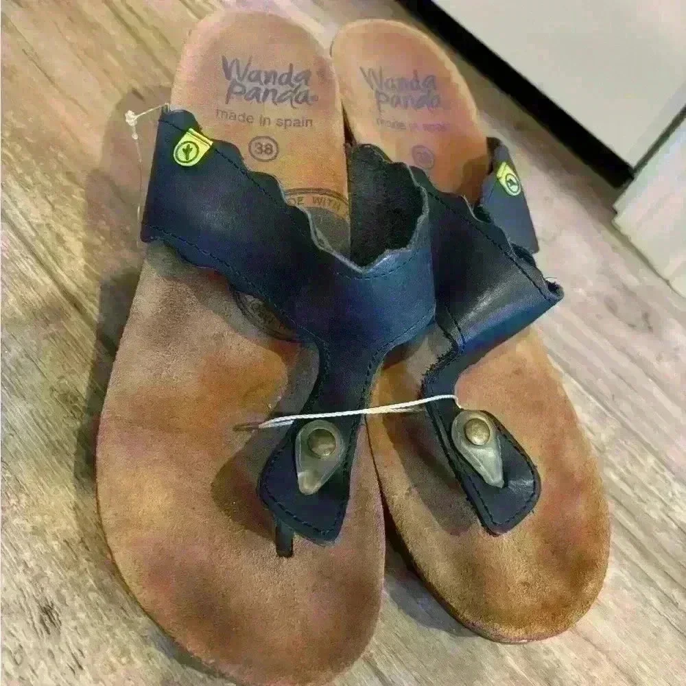 Wanda Panda leather wedge sandals 38 (7.5) Made in Spain